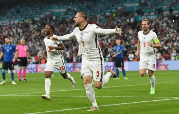 齐达内欧洲杯绝杀英格兰：致胜一球创造历史时刻